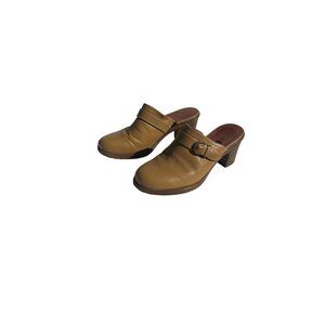 Dansko Womens oyster honey Tan Leather Clog Mules Size 37 (7) With Buckle Detail